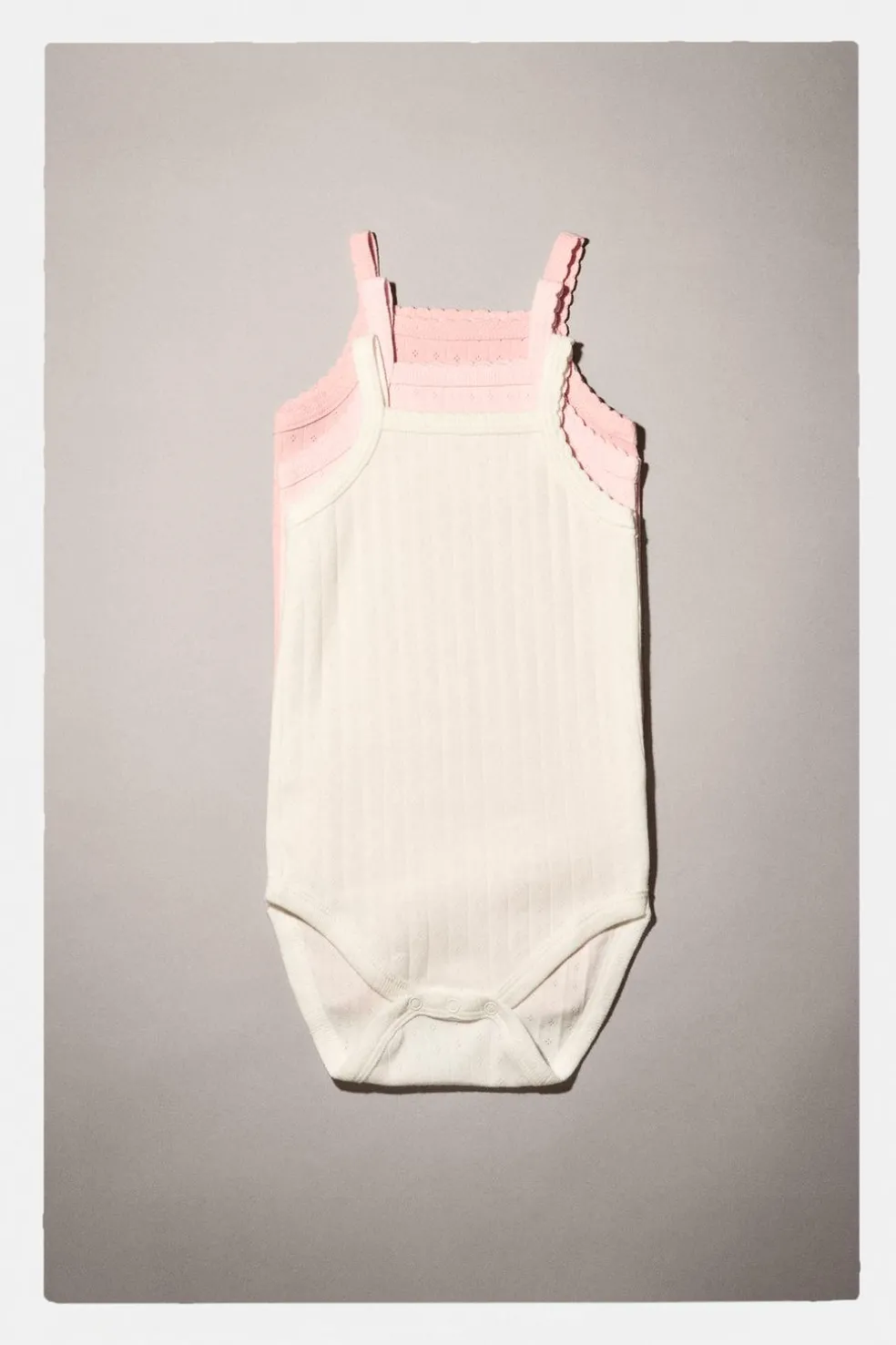 1 MESES - 3 ANOS/ CONJUNTO TRÊS BODIES DE ALÇAS RENDILHADAS-ZARA Fashion
