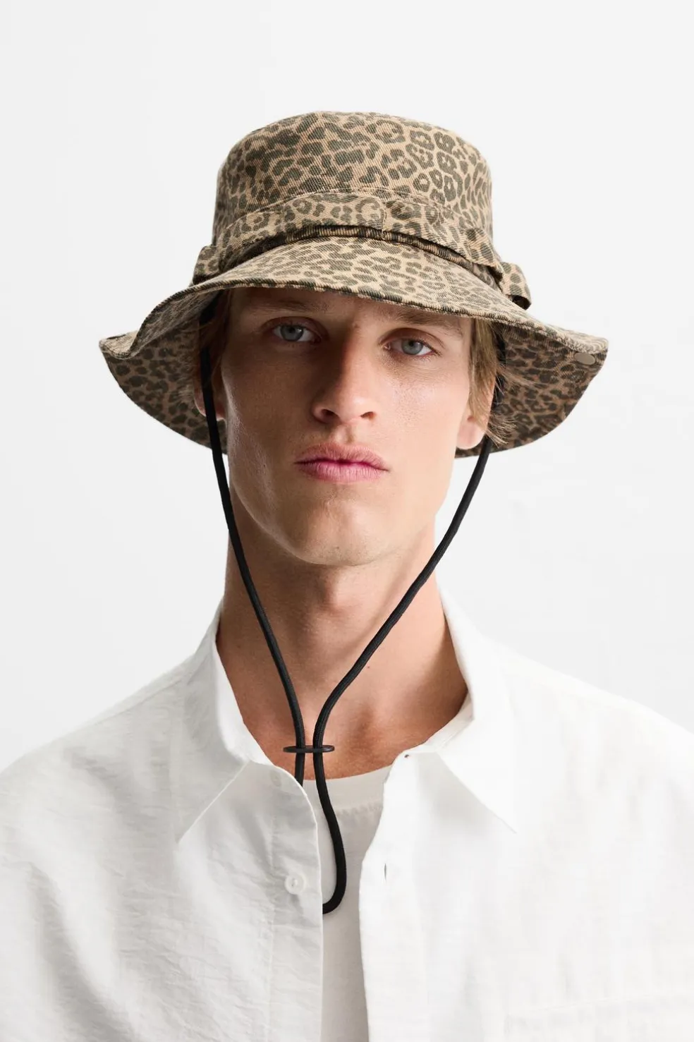 ZARA Acessórios^ANIMAL PRINT UTILITY HAT Leopardo