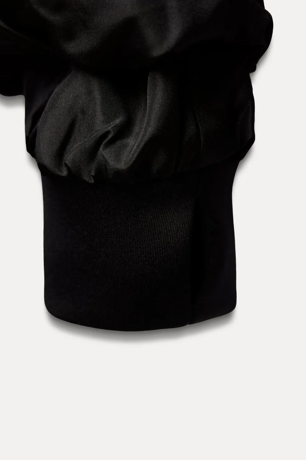 ZARA Sobretudos / Anoraques^ANORAQUE ACOLCHOADO IMPERMEÁVEL Preto