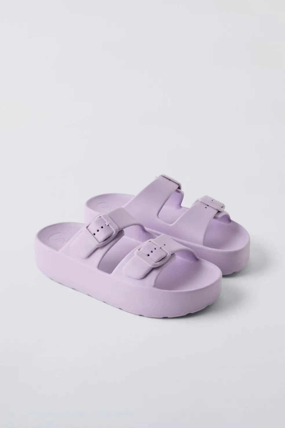 BABUCHAS DE BANHO COM FIVELAS VOLUME-ZARA Hot