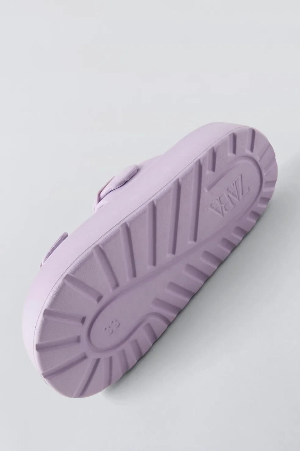 BABUCHAS DE BANHO COM FIVELAS VOLUME-ZARA Hot