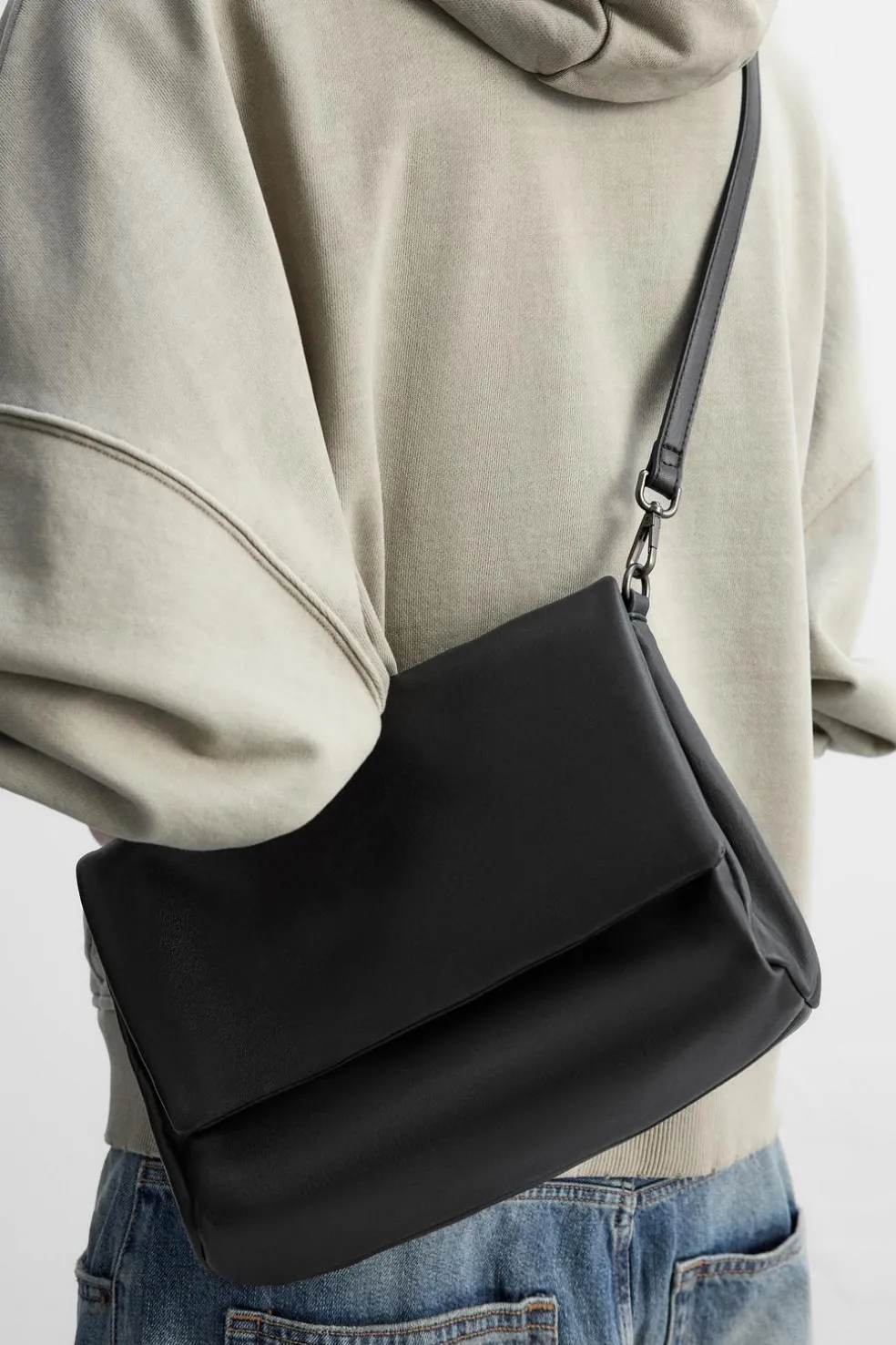 ZARA Malas / Mochilas^BANDOLERA SOLAPA CADENA Preto