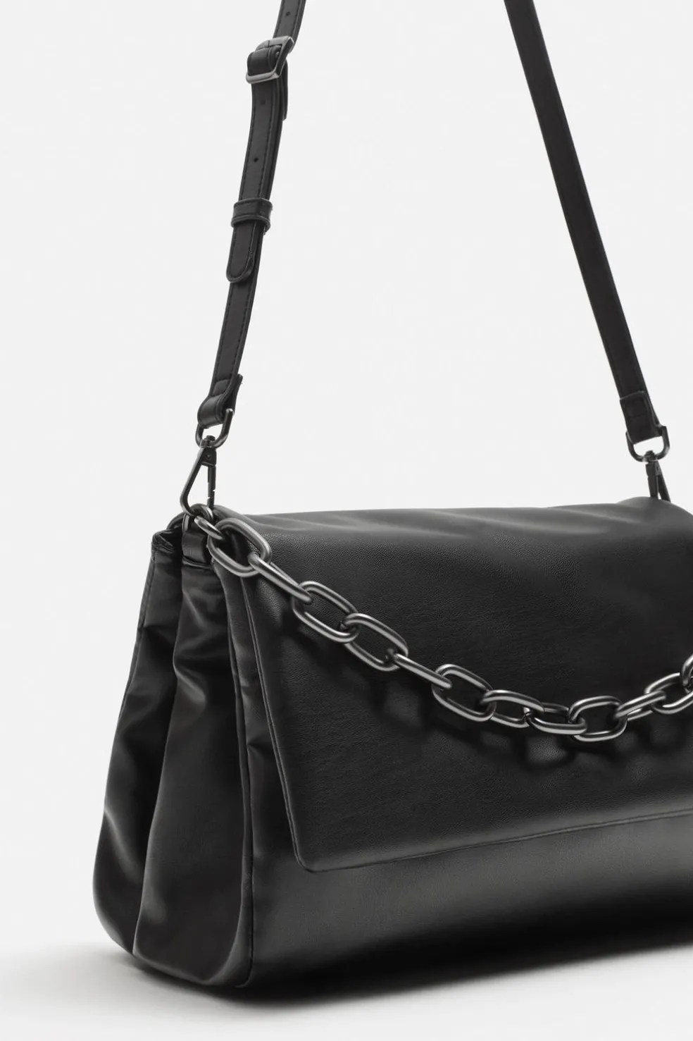 ZARA Malas / Mochilas^BANDOLERA SOLAPA CADENA Preto
