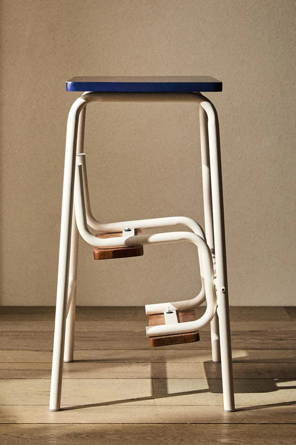 ZARA Móveis|Móveis^BANQUETA ESCADA DOBRÁVEL METAL MADEIRA Azul / Branco