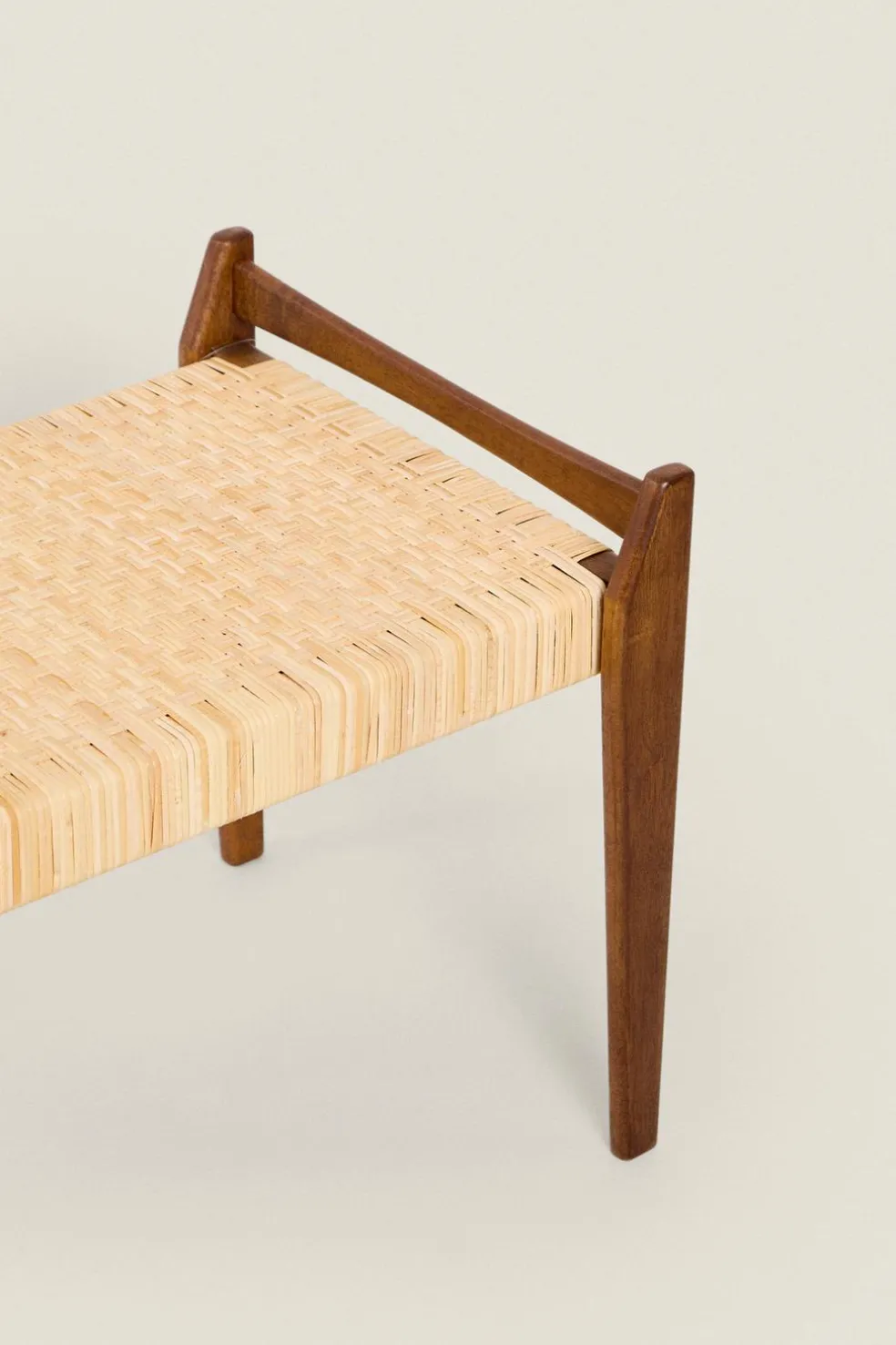 ZARA Móveis|Móveis^BANQUETA MADEIRA RATÃ Castanho