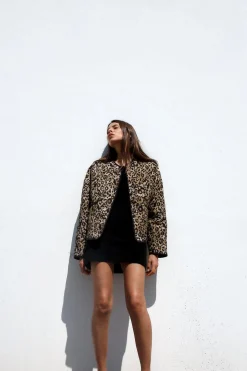 ZARA Blusões^BLUSÃO ACOLCHOADO COM ESTAMPADO ANIMAL Leopardo