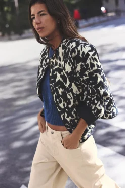 ZARA Blusões^BLUSÃO ACOLCHOADO COM ESTAMPADO ANIMAL Preto / Cru