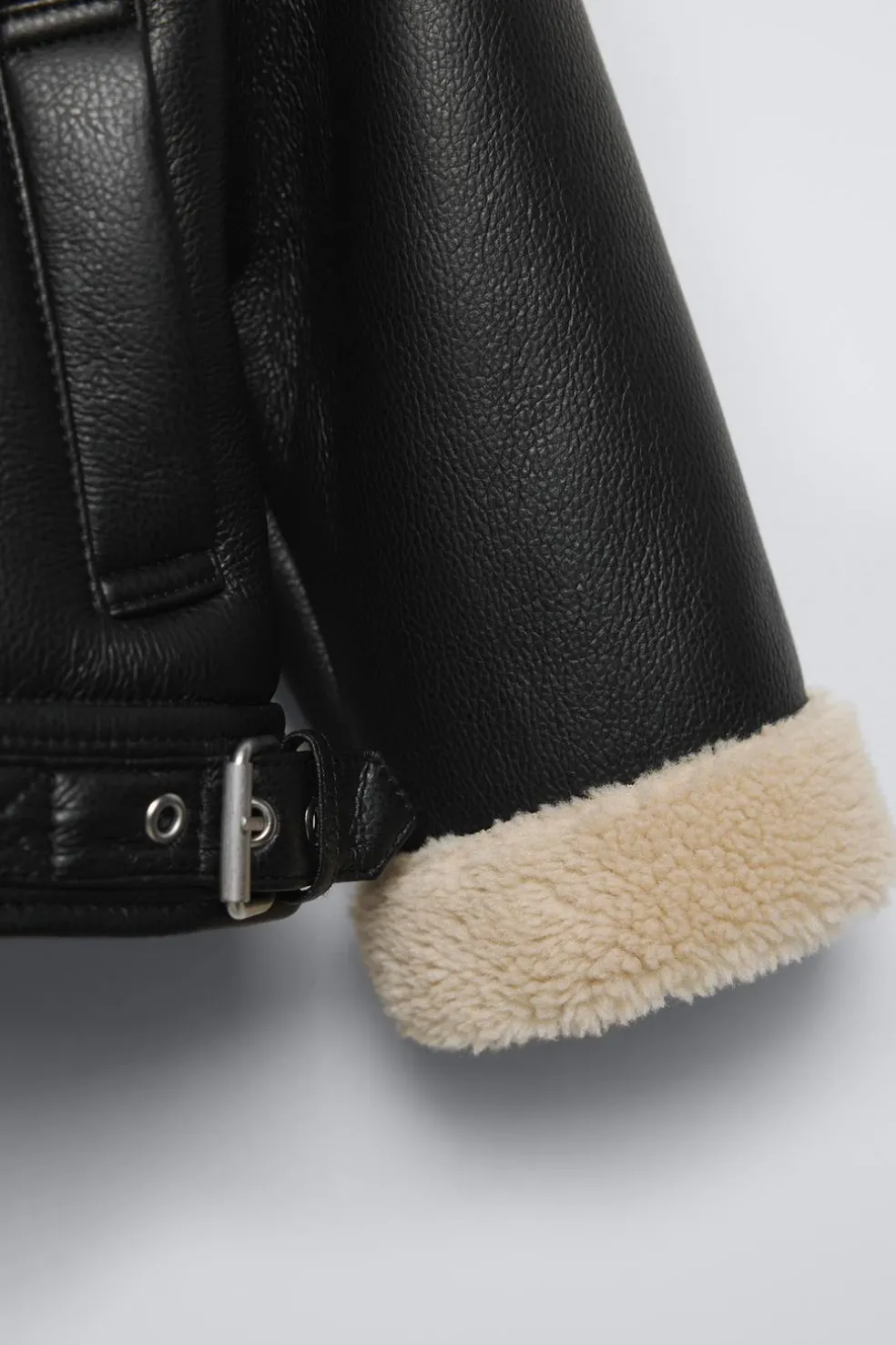BLUSÃO BIKER COM EFEITO DE PELE E EFEITO DE PELO ENCARACOLADO-ZARA Fashion