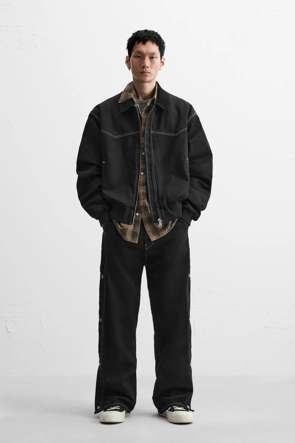 ZARA Blusões^BLUSÃO BOMBER PESPONTOS EM CONTRASTE Preto