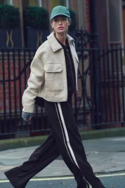 ZARA Winter Layersnew|Blusões^BLUSÃO BOUCLÉ COM BOLSOS DE CHAPA Bege