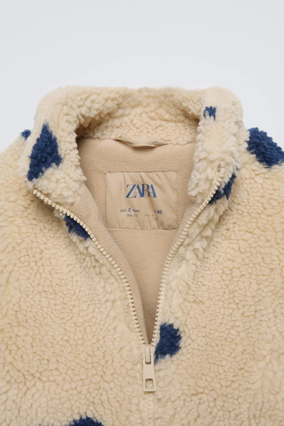 BLUSÃO COM EFEITO DE PELO ENCARACOLADO COM CORAÇÕES-ZARA Best