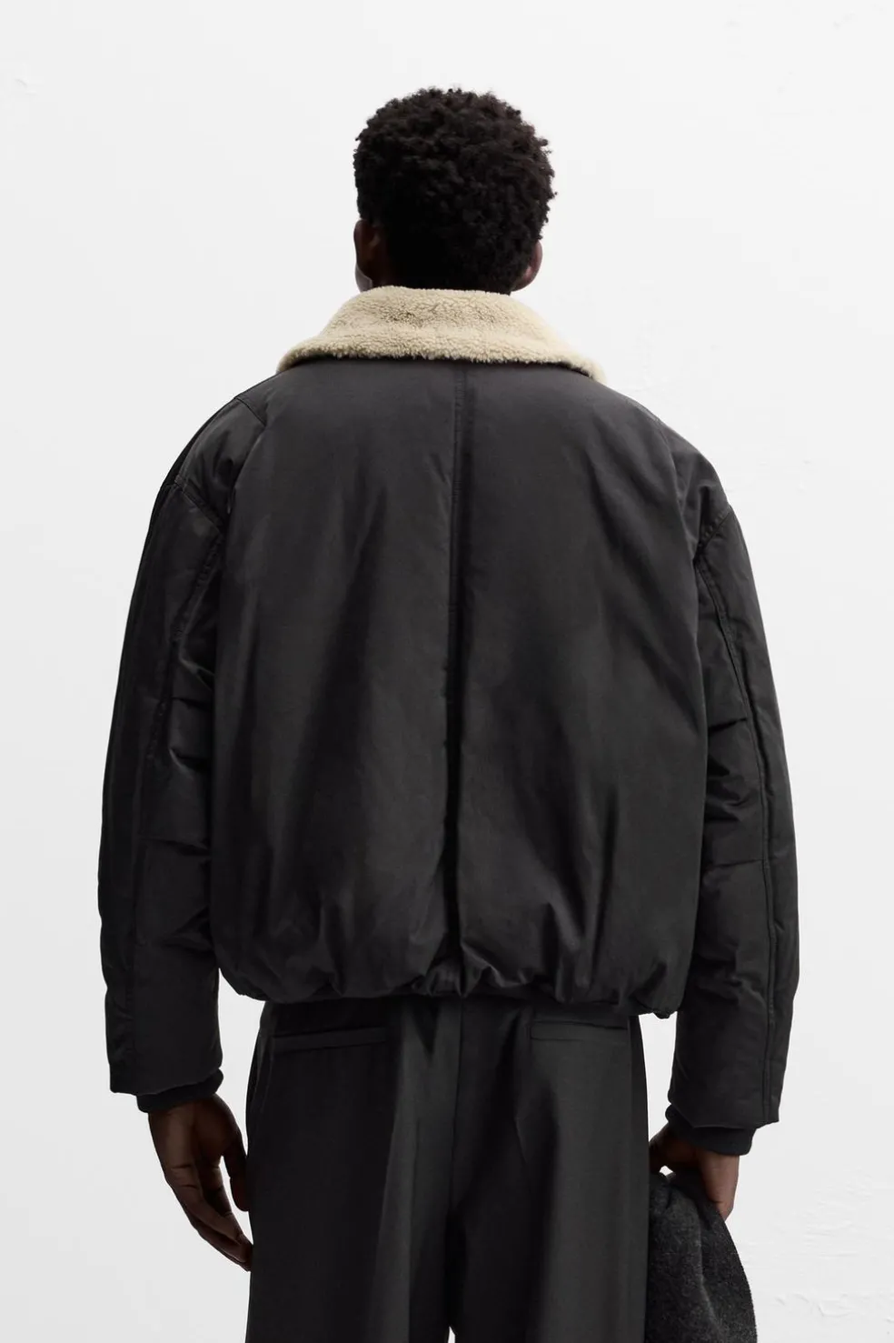 ZARA Vestuário De Inverno|Blusões^BLUSÃO COM GOLA COMBINADA Preto