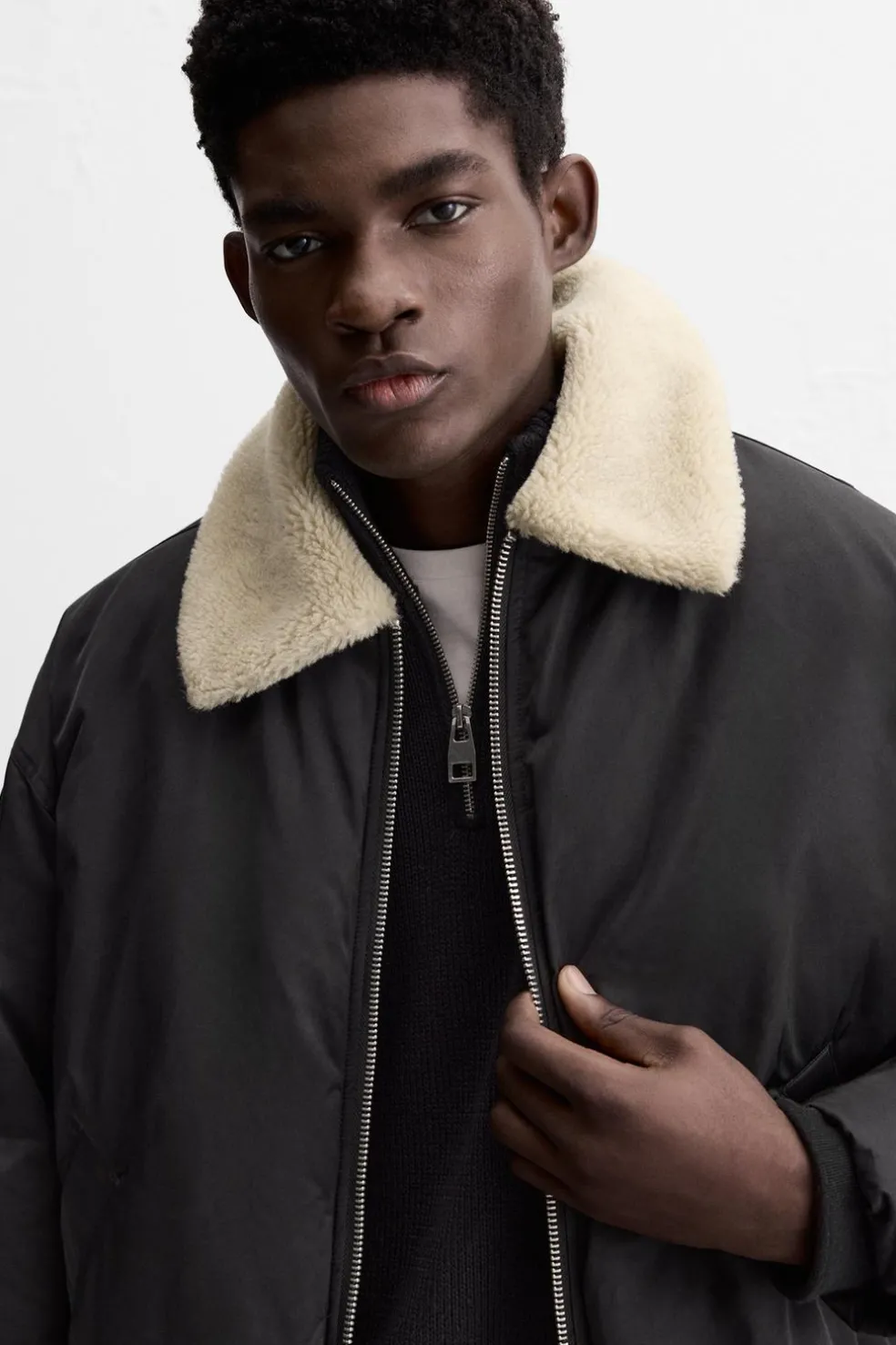 ZARA Vestuário De Inverno|Blusões^BLUSÃO COM GOLA COMBINADA Preto