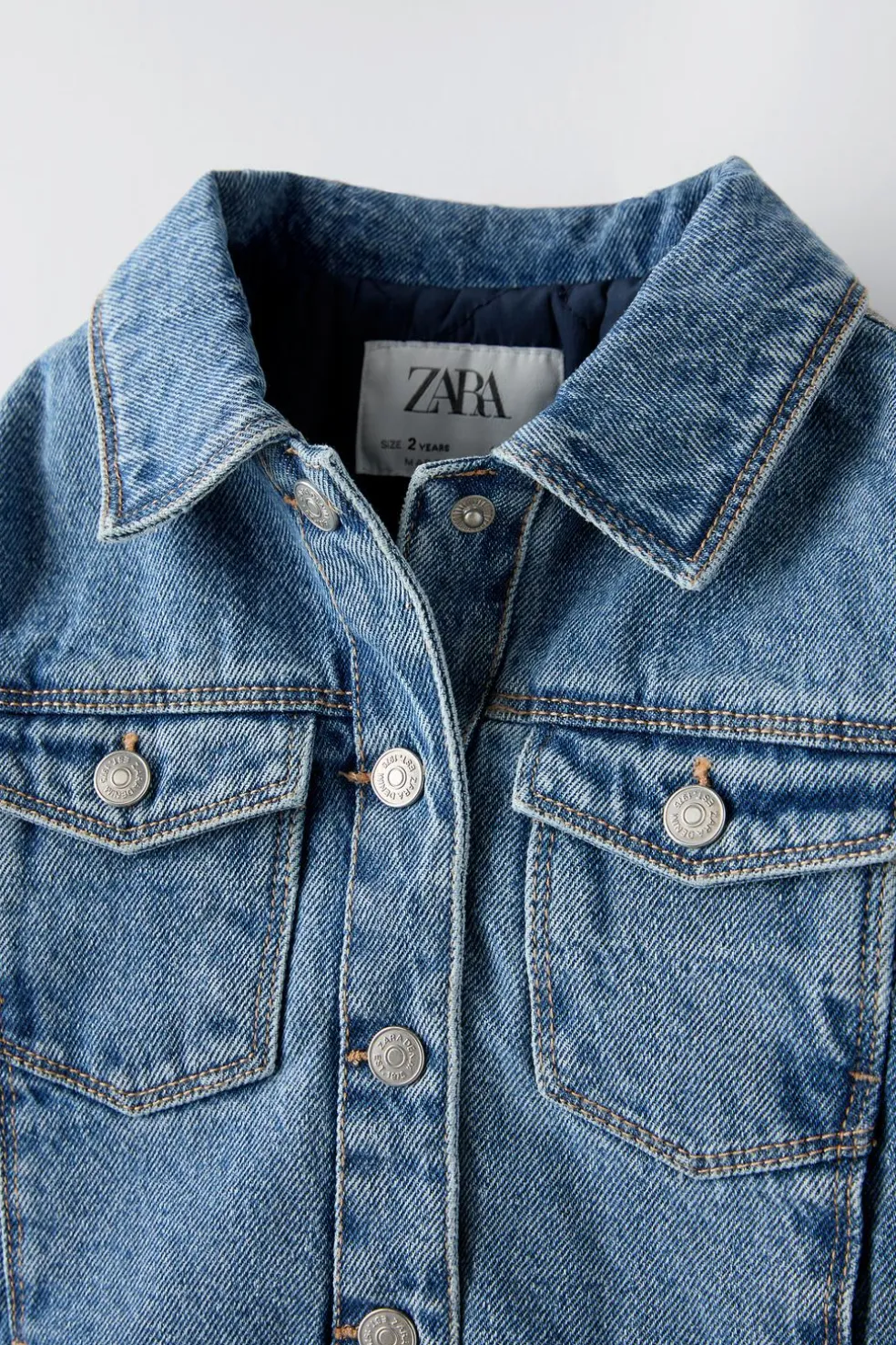 BLUSÃO DENIM ACOLCHOADO MINNIE MOUSE © DISNEY-ZARA Online