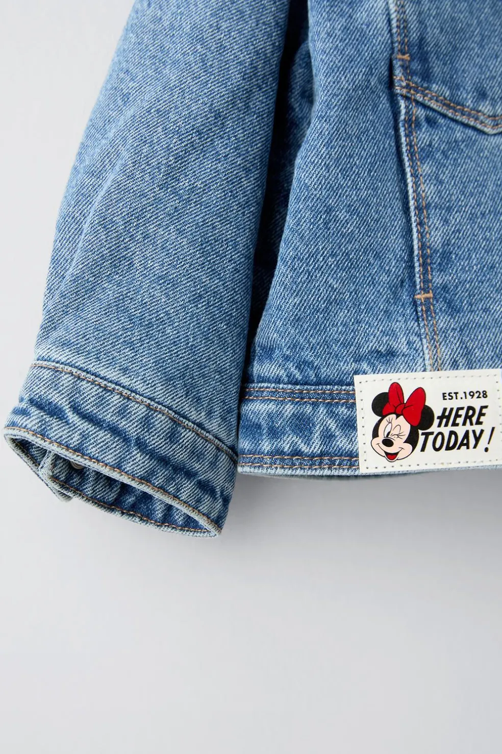 BLUSÃO DENIM ACOLCHOADO MINNIE MOUSE © DISNEY-ZARA Online