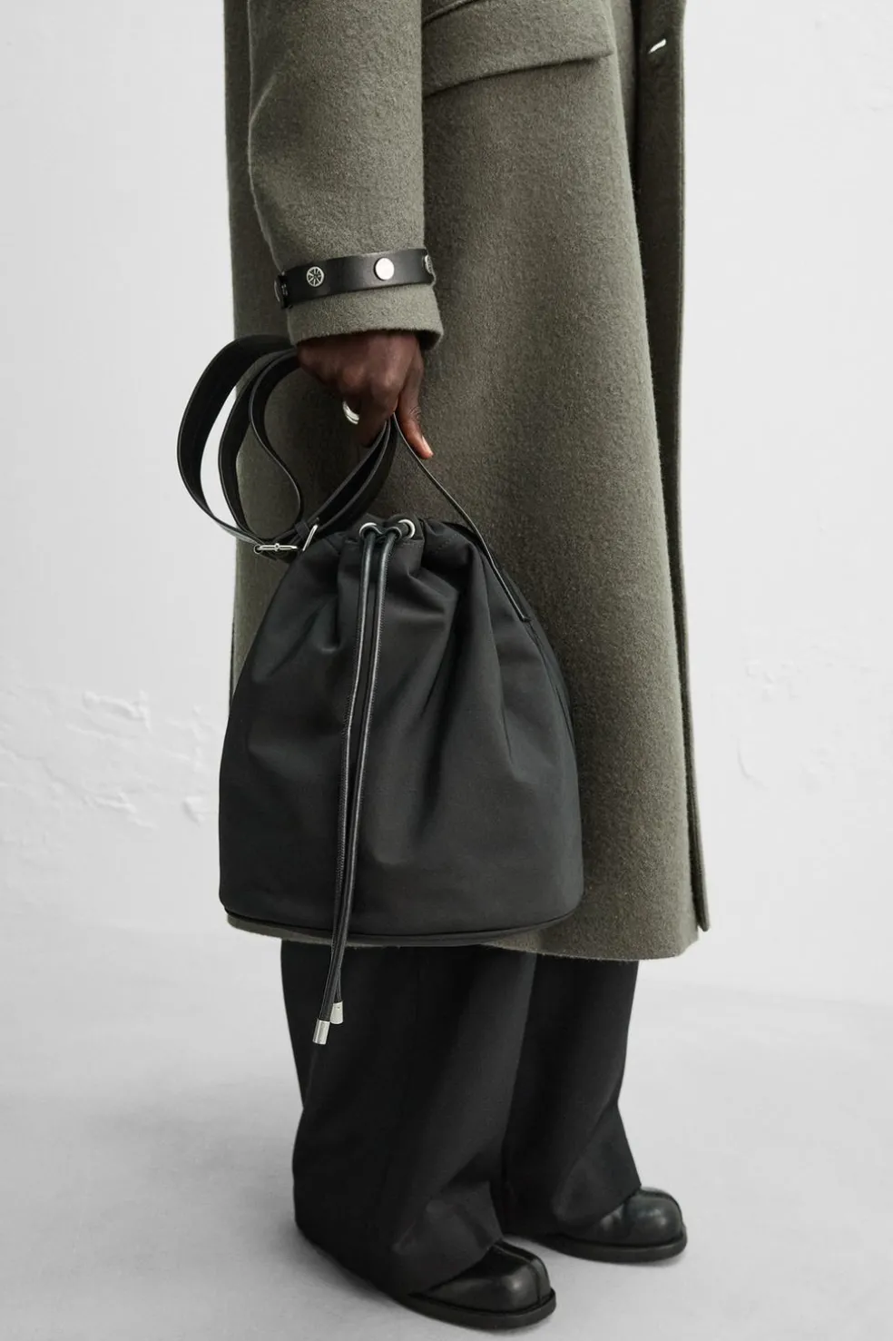 ZARA Malas / Mochilas^BOLSA BALDE X NANUSHKA Preto
