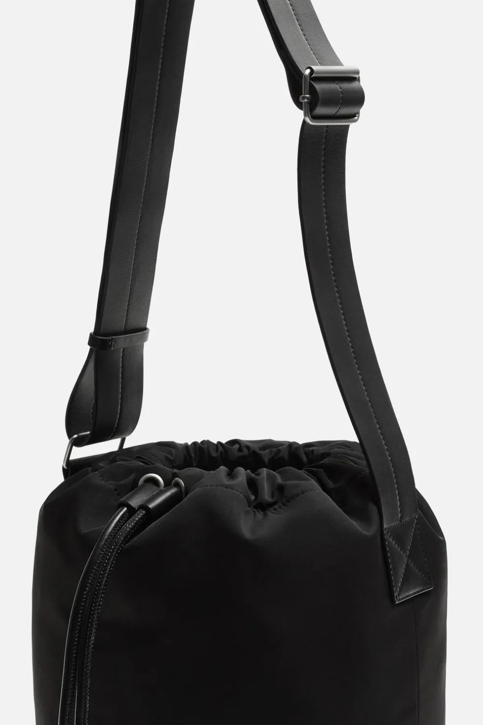 ZARA Malas / Mochilas^BOLSA BALDE X NANUSHKA Preto