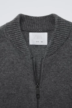 BOMBER DE MALHA COM FECHO DE CORRER E LÃ-ZARA Outlet
