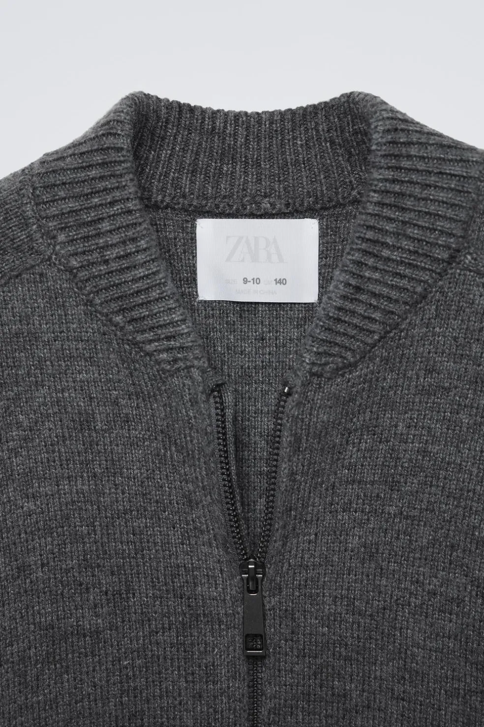 BOMBER DE MALHA COM FECHO DE CORRER E LÃ-ZARA Outlet