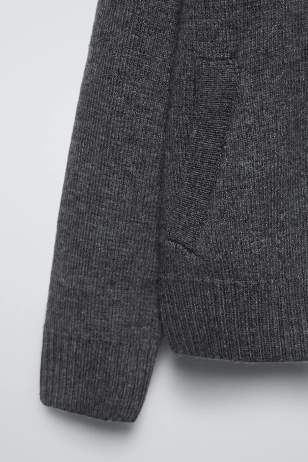 BOMBER DE MALHA COM FECHO DE CORRER E LÃ-ZARA Outlet