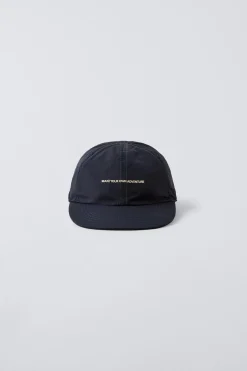 BONÉ REVERSÍVEL DE NYLON AOS QUADRADOS-ZARA New