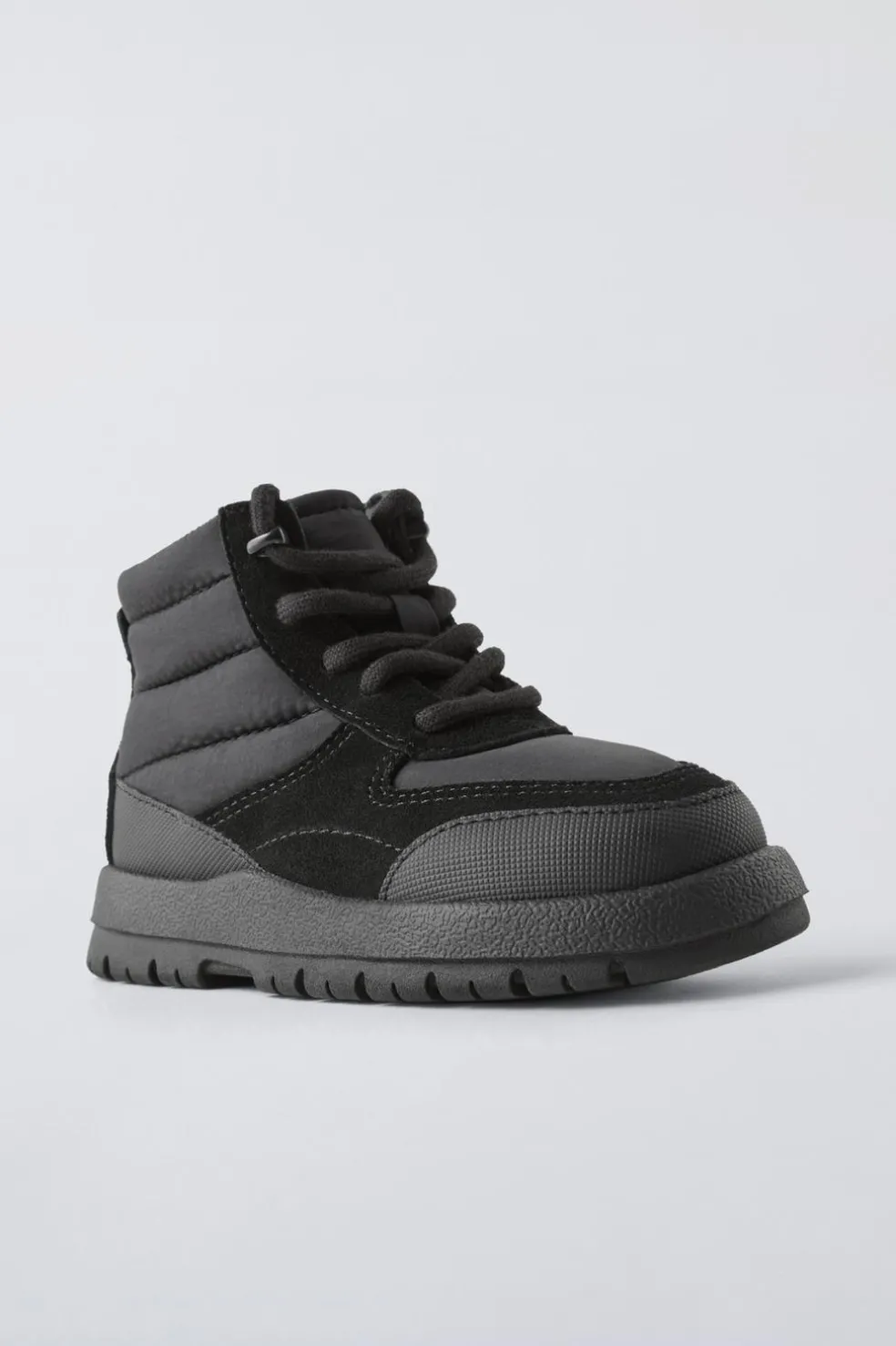 BOTA ACOLCHOADA COM CORDÕES-ZARA Outlet