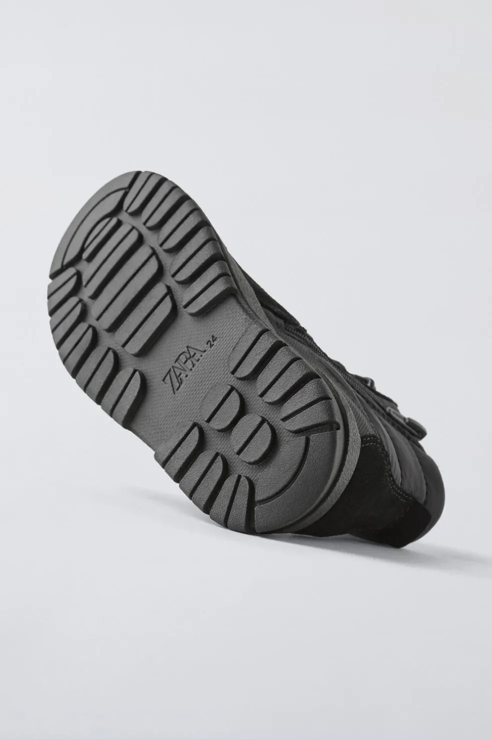 BOTA ACOLCHOADA COM CORDÕES-ZARA Outlet