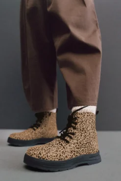 BOTA COM ATAQUEADORES ANIMAL PRINT-ZARA Flash Sale