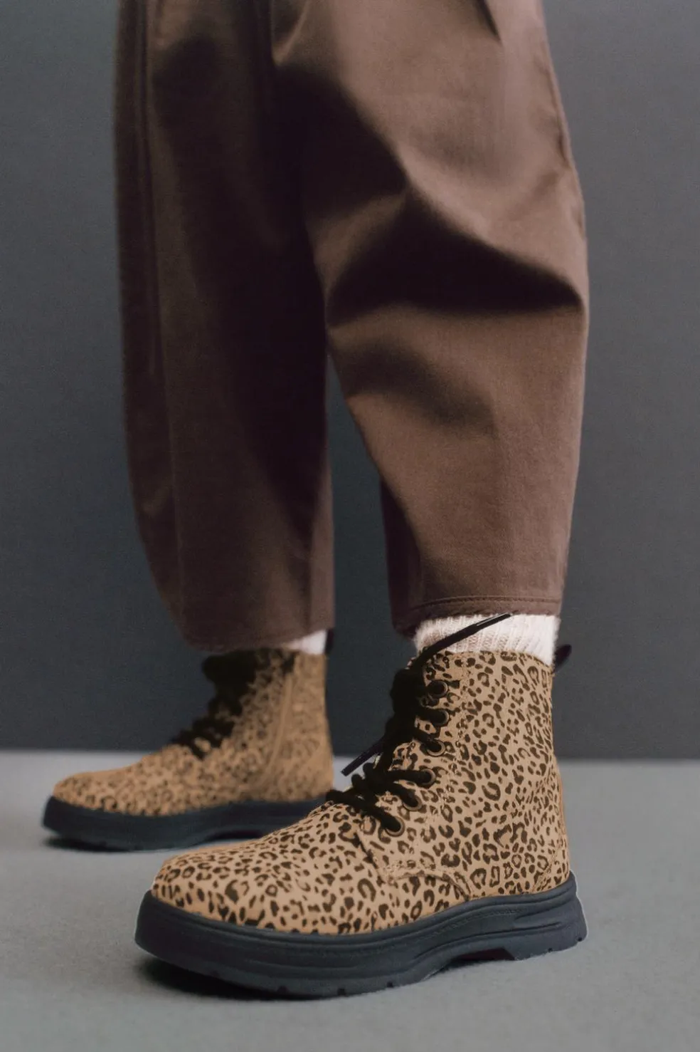 BOTA COM ATAQUEADORES ANIMAL PRINT-ZARA Flash Sale
