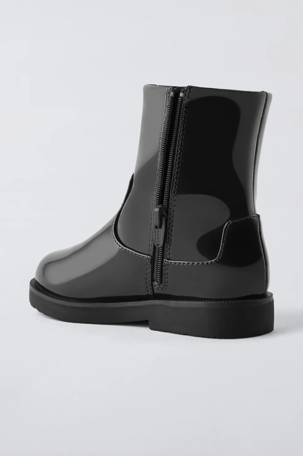 BOTA COM EFEITO ENVERNIZADO-ZARA Shop