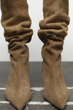 ZARA Sapatos^BOTA COM TACÃO FRANZIDA EM CROUTE Castanho-areia