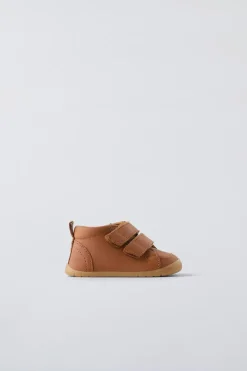 BOTA DE PELE COM TIRAS-ZARA New