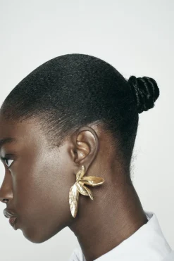ZARA Acessórios / Bijuteria^BRINCOS COM FORMA DE FOLHAS Dourado