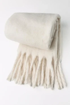 ZARA Winter Layersnew|Acessórios / Bijuteria^CACHECOL LARGO COM FRANJAS Cru