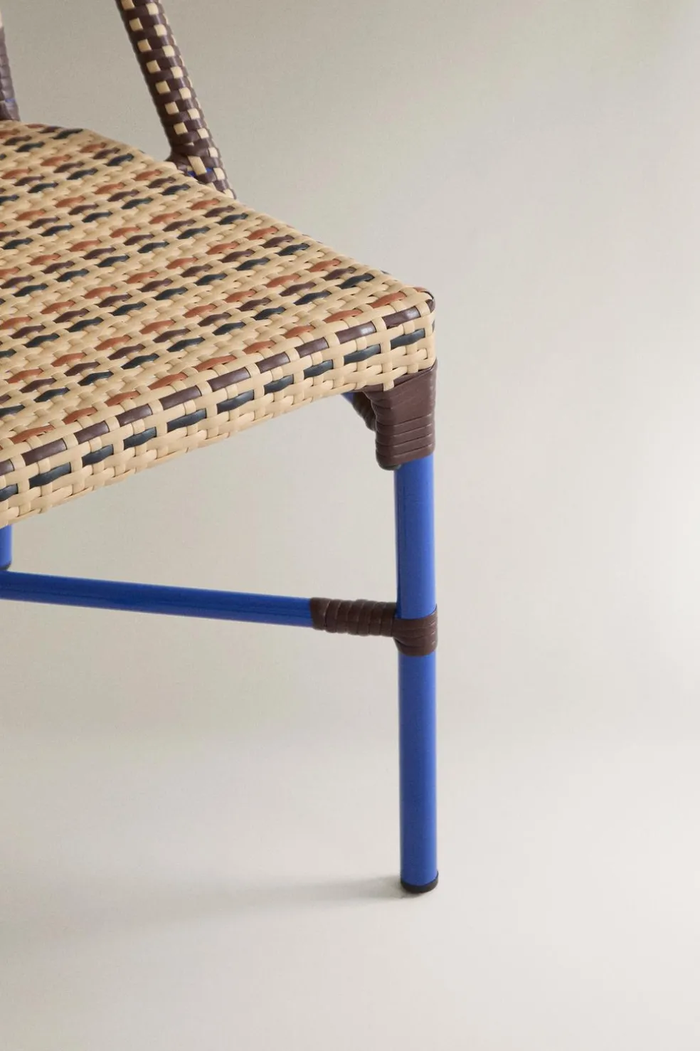 ZARA Móveis|Móveis^CADEIRA ESTRUTURA METAL ENTRANÇADA X COLLAGERIE Azul-vigoré