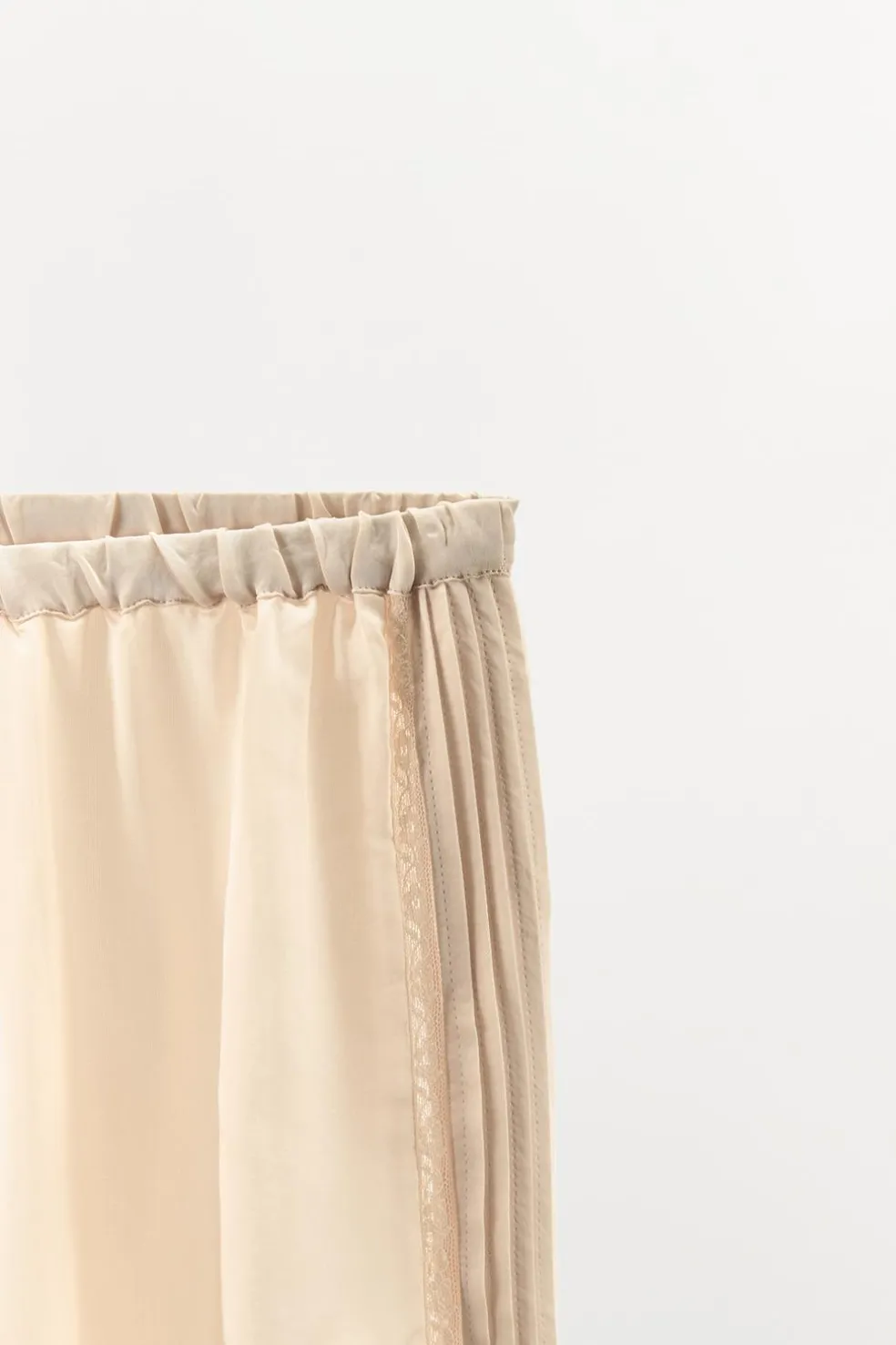 ZARA Calças|Lingerie^CALÇAS ACETINADAS COM RENDA Cru