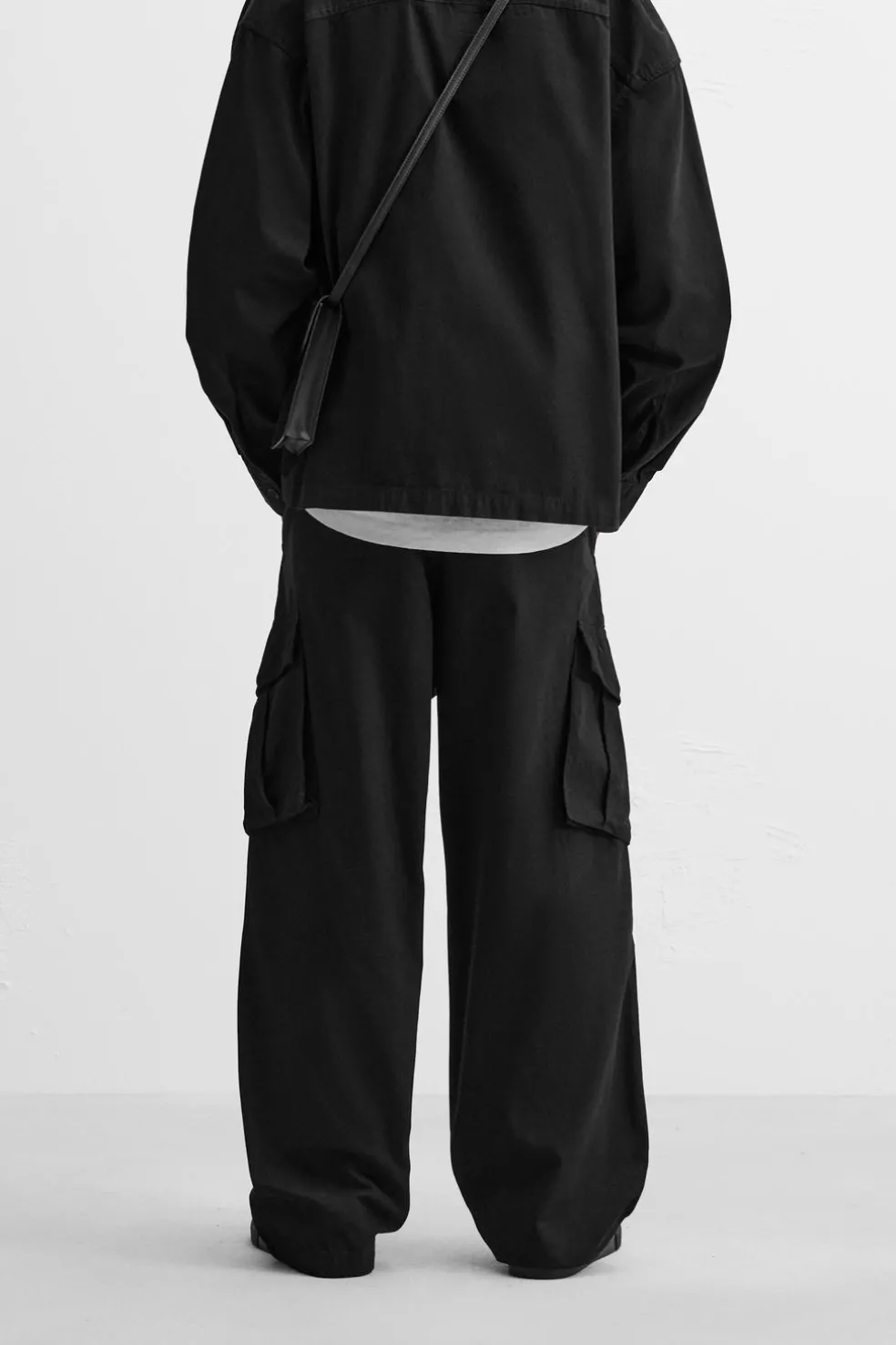 ZARA Calças|Cargo^CALÇAS CARGO RELAXED FIT Preto