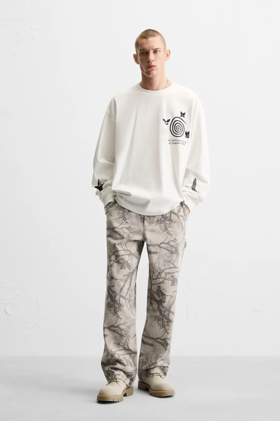 ZARA Calças^CALÇAS CARPINTERO COM ESTAMPADO Cinzento