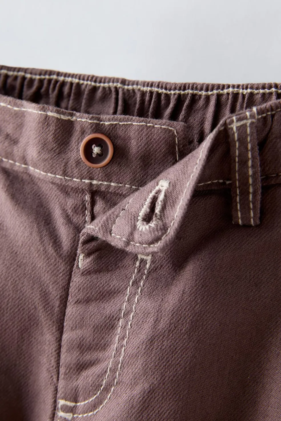 CALÇAS COM PINÇAS E PESPONTOS-ZARA New