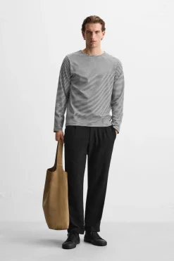 ZARA Calças^CALÇAS COM PREGAS E ESTRUTURA Preto