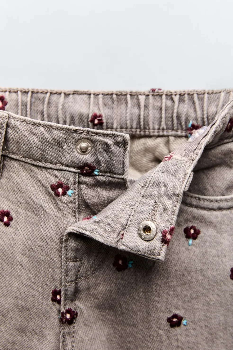 CALÇAS DE GANGA BORDADOS-ZARA Outlet