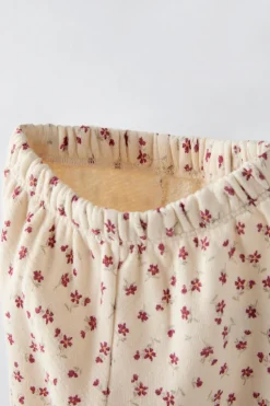 CALÇAS ESTAMPADAS COM FLORZINHAS-ZARA New