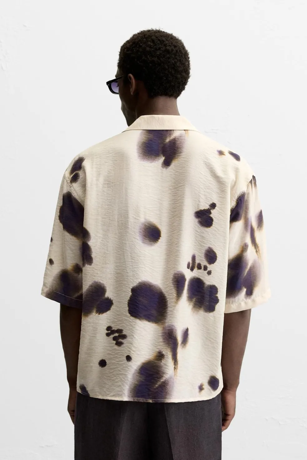 ZARA Camisas^CAMISA COM ESTAMPADO ABSTRATO Branco / Preto