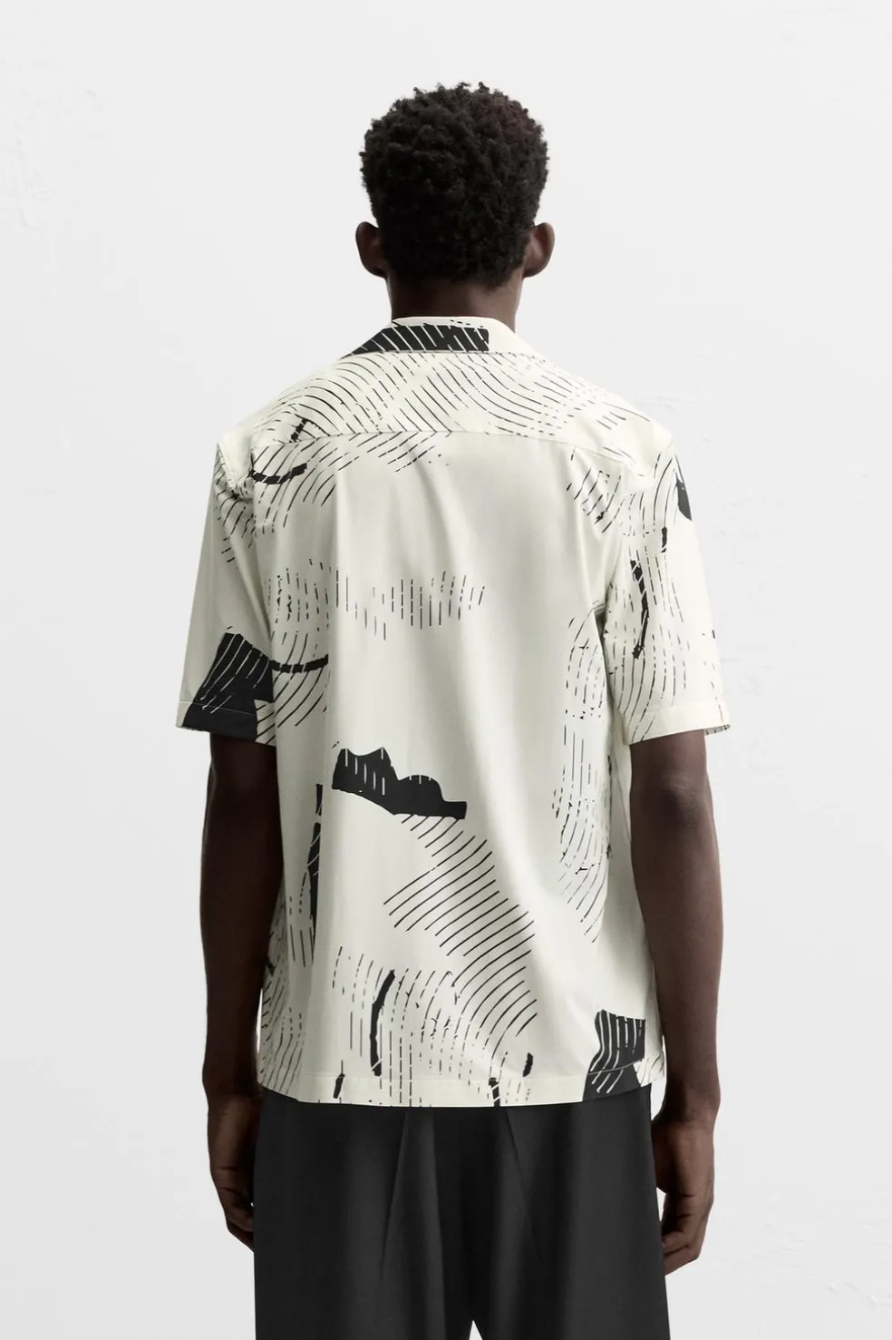 ZARA Camisas^CAMISA ELÁSTICA COM ESTAMPADO ABSTRATO Branco