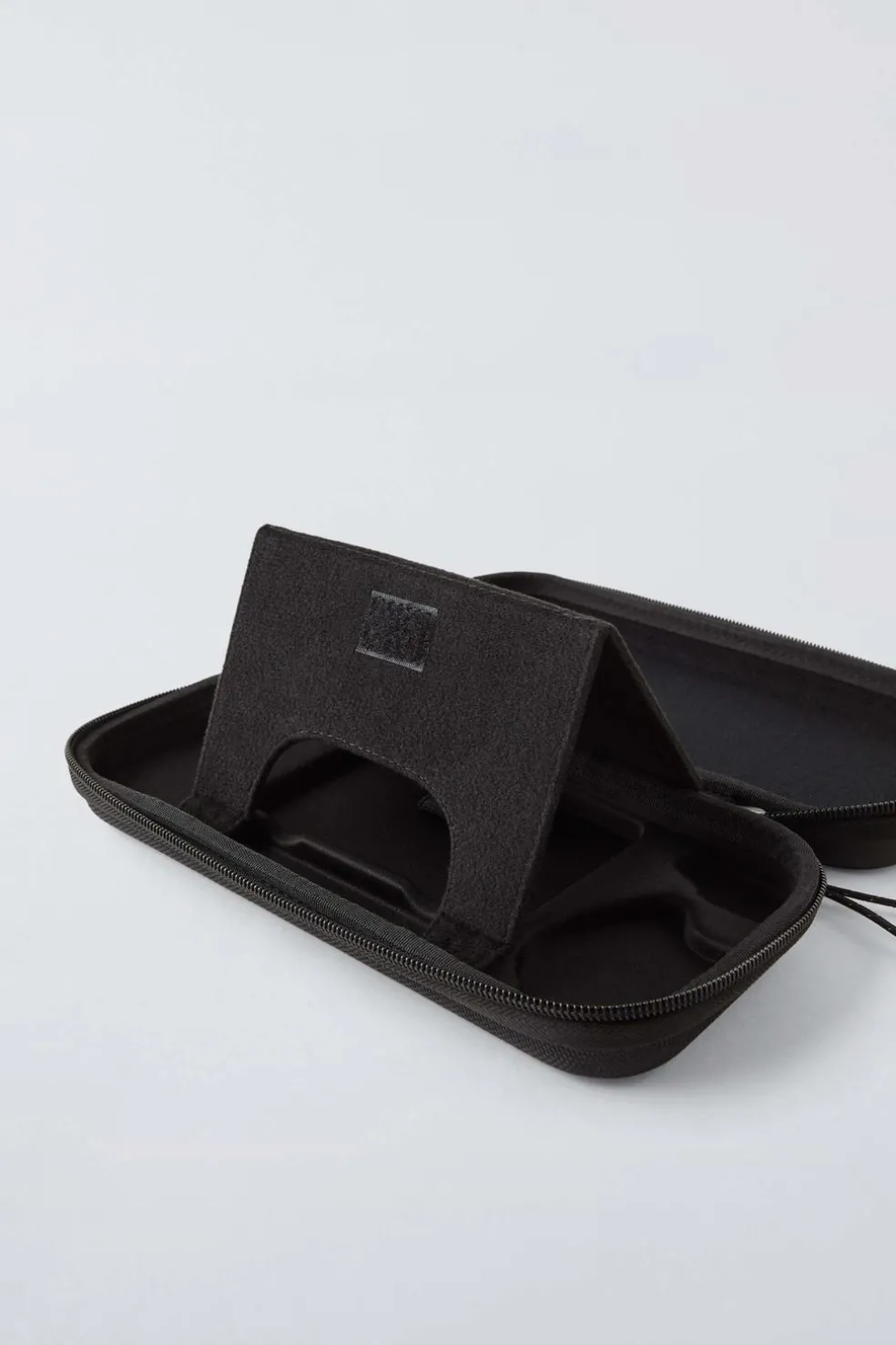 CAPA CONSOLA-ZARA Fashion