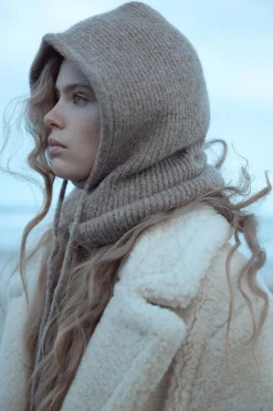 ZARA Winter Layersnew|Acessórios / Bijuteria^CAPUZ CANELADO COM CORDÃO Castanho / Toupeira