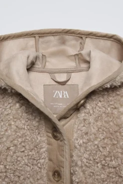CASACO COM CAPUZ E EFEITO DE PELO ENCARACOLADO-ZARA Sale