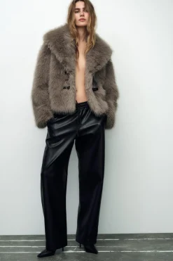 ZARA Sobretudos / Anoraques^CASACO CURTO COM EFEITO DE PELO SINTÉTICO Castanho / Toupeira