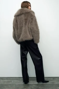 ZARA Sobretudos / Anoraques^CASACO CURTO COM EFEITO DE PELO SINTÉTICO Castanho / Toupeira
