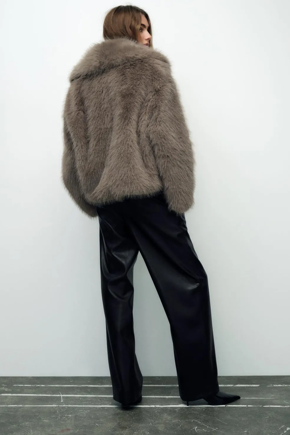 ZARA Sobretudos / Anoraques^CASACO CURTO COM EFEITO DE PELO SINTÉTICO Castanho / Toupeira